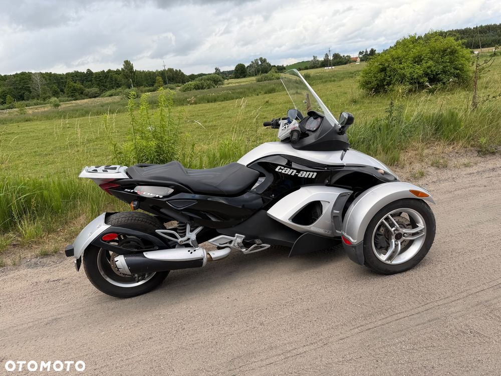 Can-Am Spyder - 30