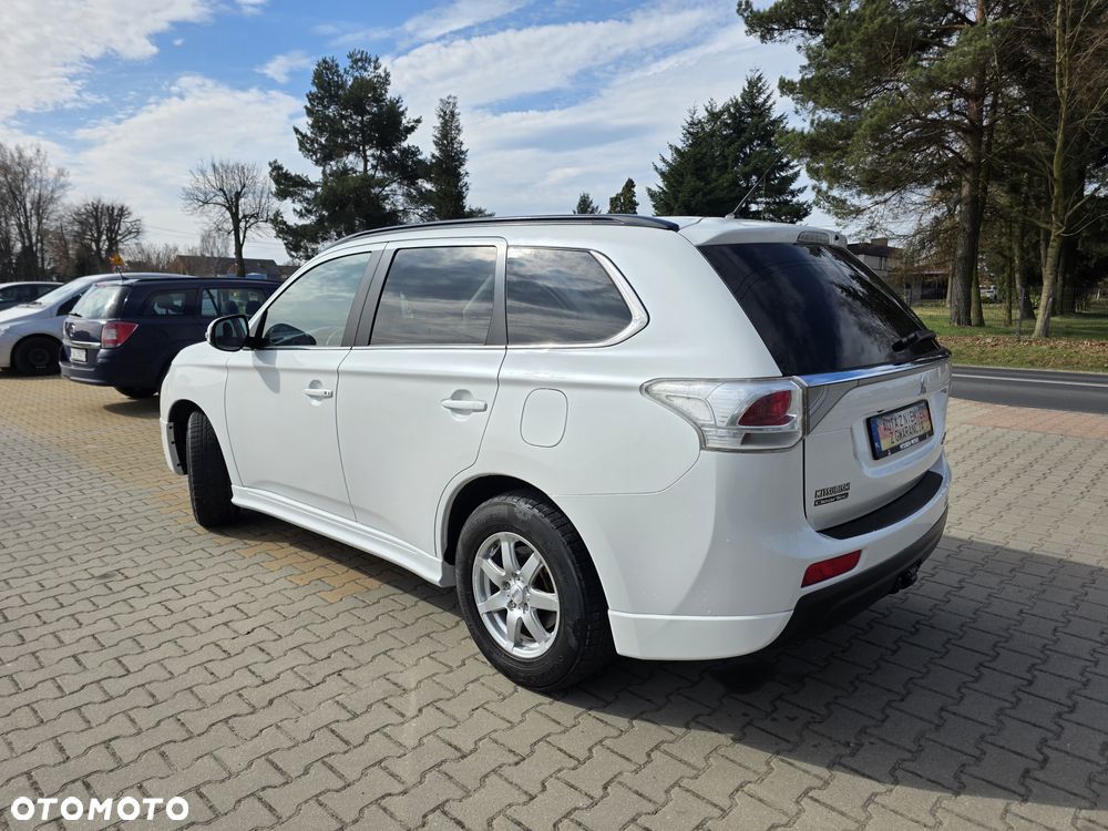 Mitsubishi Outlander 2.2 DI-D 4WD Invite - 10