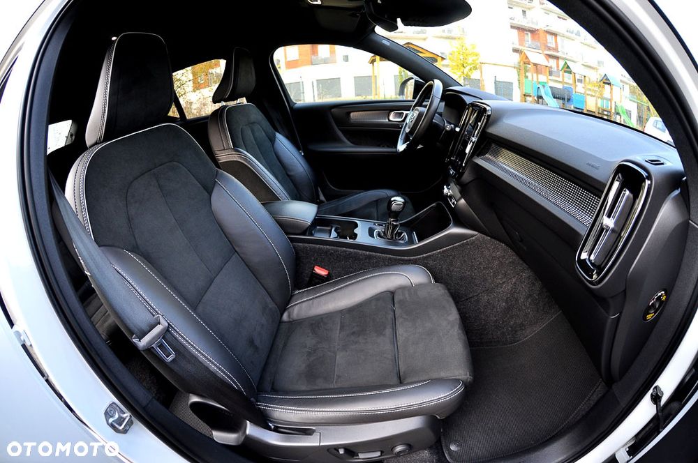 Volvo XC 40 T3 R-Design - 23