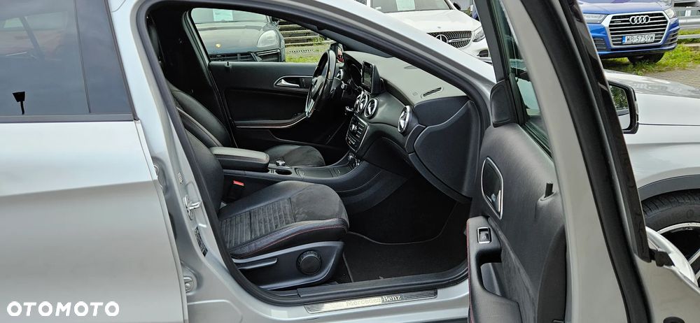 Mercedes-Benz GLA - 12
