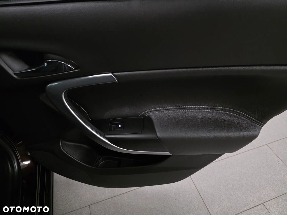 Opel Insignia 2.0 CDTI Cosmo S&S - 24