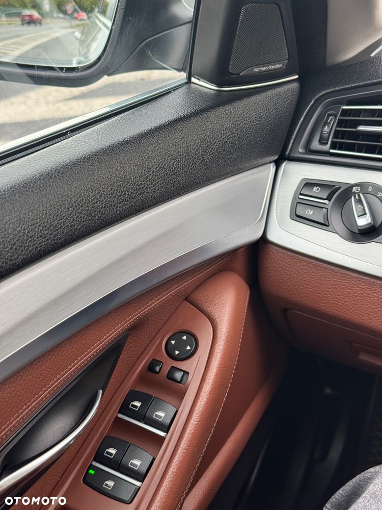 BMW Seria 5 525d Luxury Line - 33