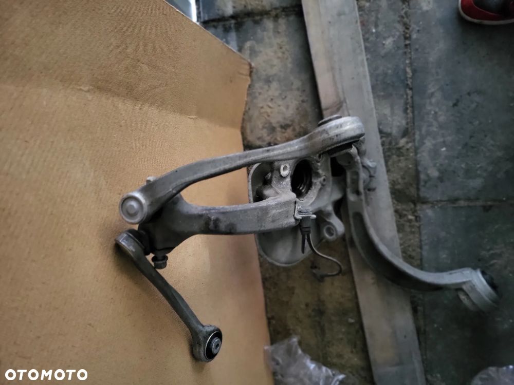 Zwrotnica prawa prawy przód AUDI A6 C7 A4 B8 A5 LIFT   4G0407242C - 4