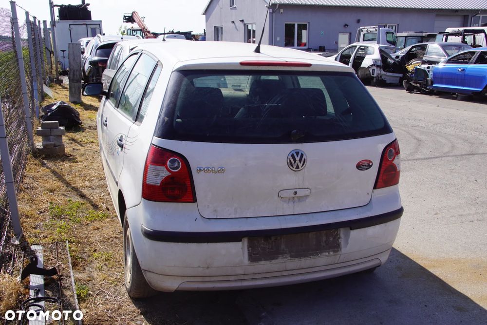Auto na części - Volkswagen Polo IV 9N 1.2 54 KM AWY FSP LB9A 2002R Silnik Skrzynia Drzwi Maska Błotnik Zderzak Klapa Lampa Lusterko Klamka Szyba Deska Kokpit Sterownik Moduł Czujnik Licznik Panel Kierownica - 6