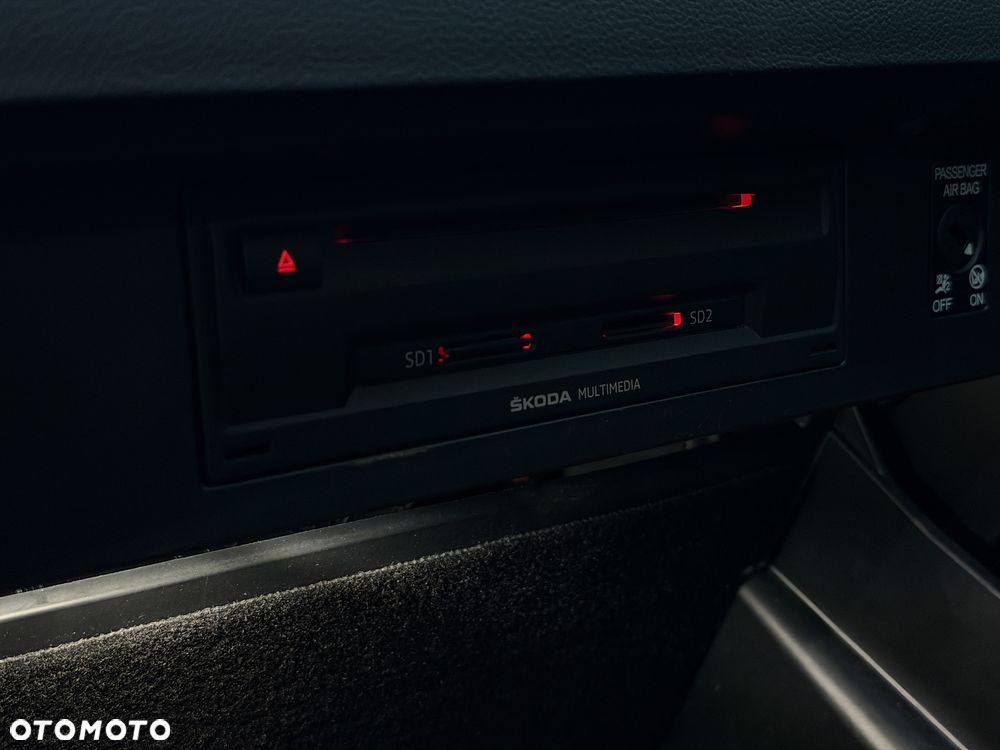 Skoda Octavia 2.0 TDI DSG RS - 26