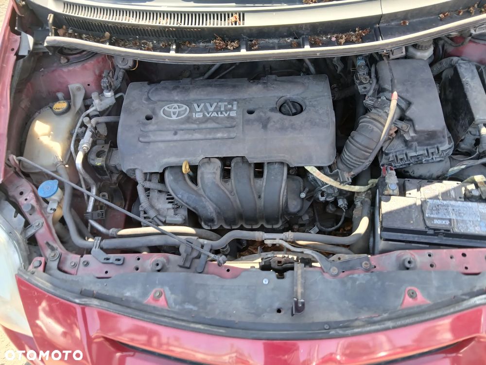 TOYOTA Auris e15 1.4 4ZZ-FE  silnik skrzynia napęd sanki belka wahacz wahacze zacisk zaciski zwrotnica piasta kopyto mc person amortyzator sprężyna maglownica most dyfer głowica wtrysk wtryski przepustnica przepływomierz pompa wody cewka cewki - 1