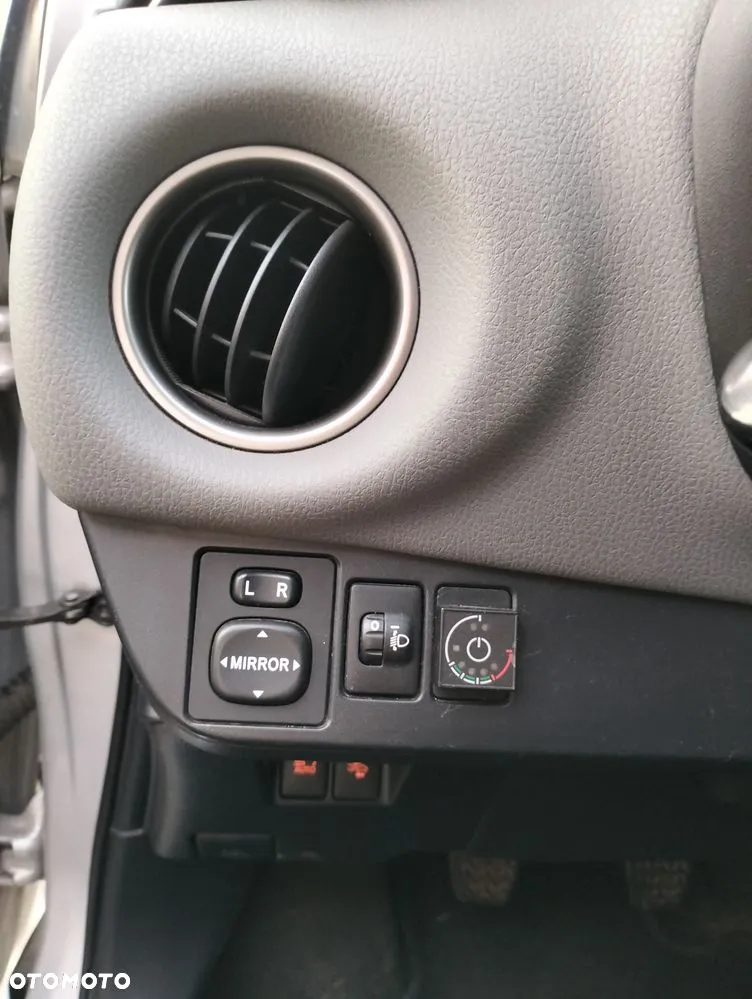Toyota Yaris 1.0 Premium - 6