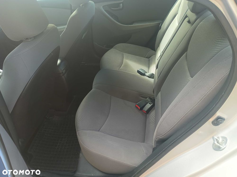 Hyundai Elantra - 6