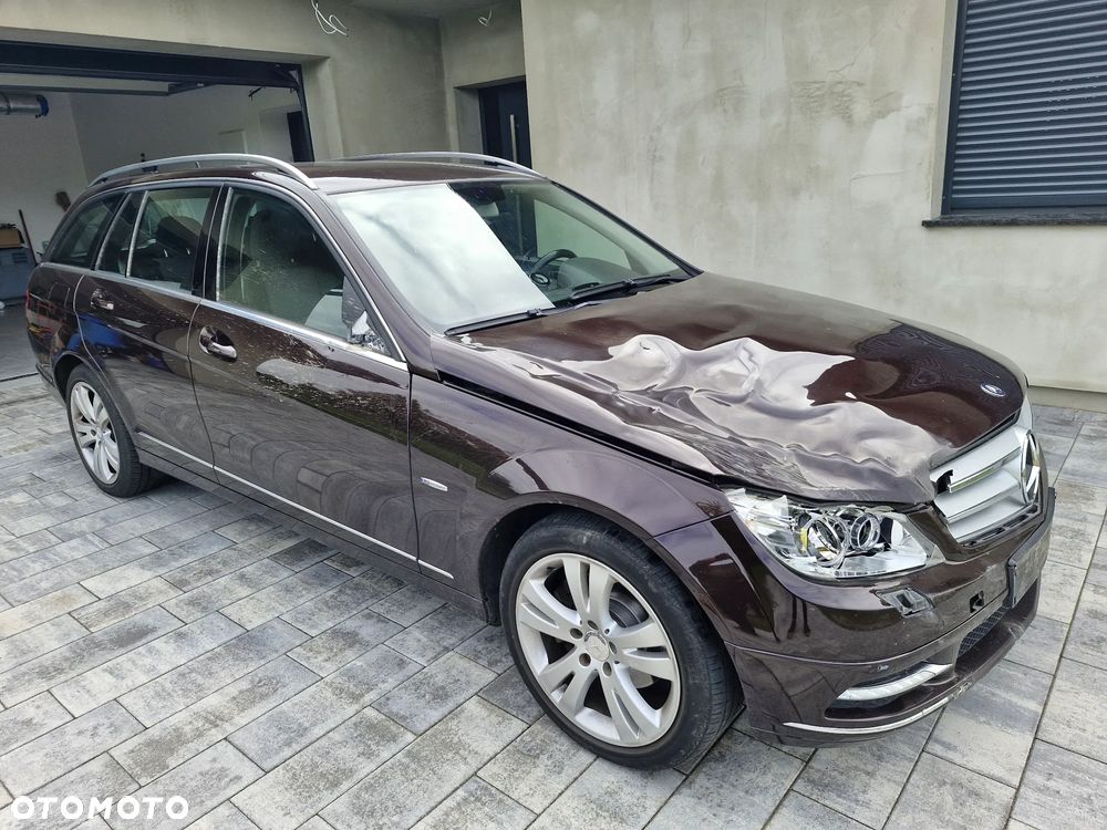 Mercedes-Benz Klasa C 220 CDI BlueEff Avantgarde - 4