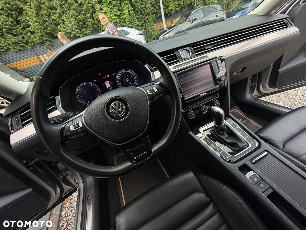 Volkswagen Passat Variant 2.0 TDI SCR 4Motion DSG Highline - 29