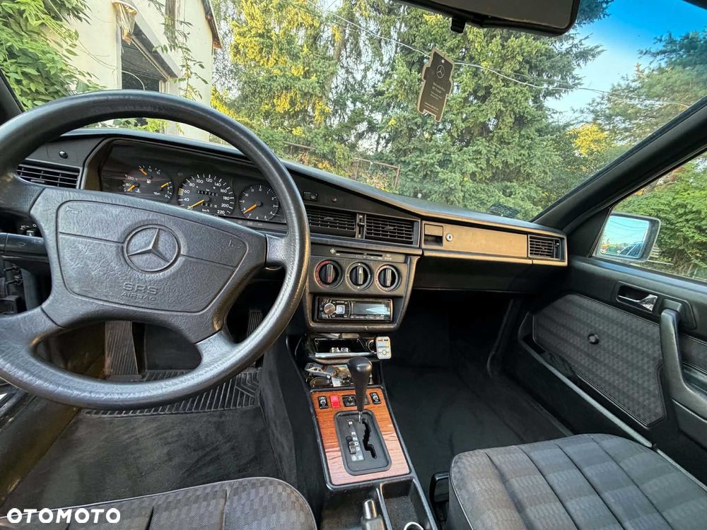 Mercedes-Benz W201 (190) - 3