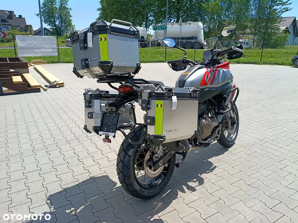 QJMOTOR SRT 600SX - 5