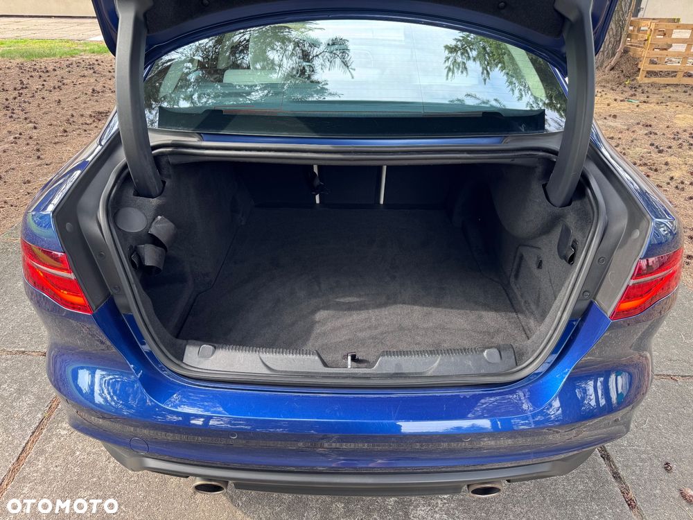 Jaguar XE 2.0 P250 SE - 9