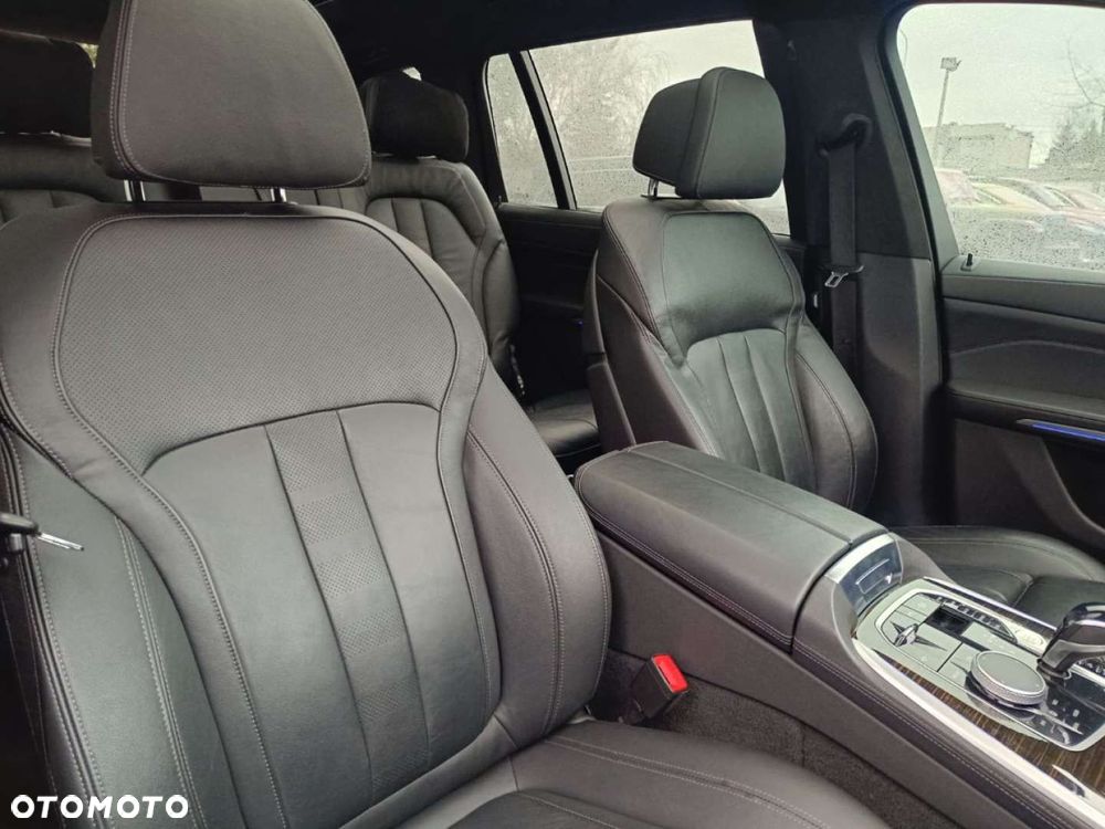 BMW X7 - 26