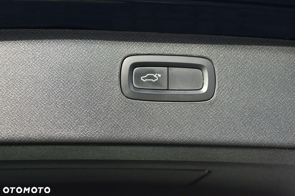 Volvo XC 90 D5 AWD Momentum - 38