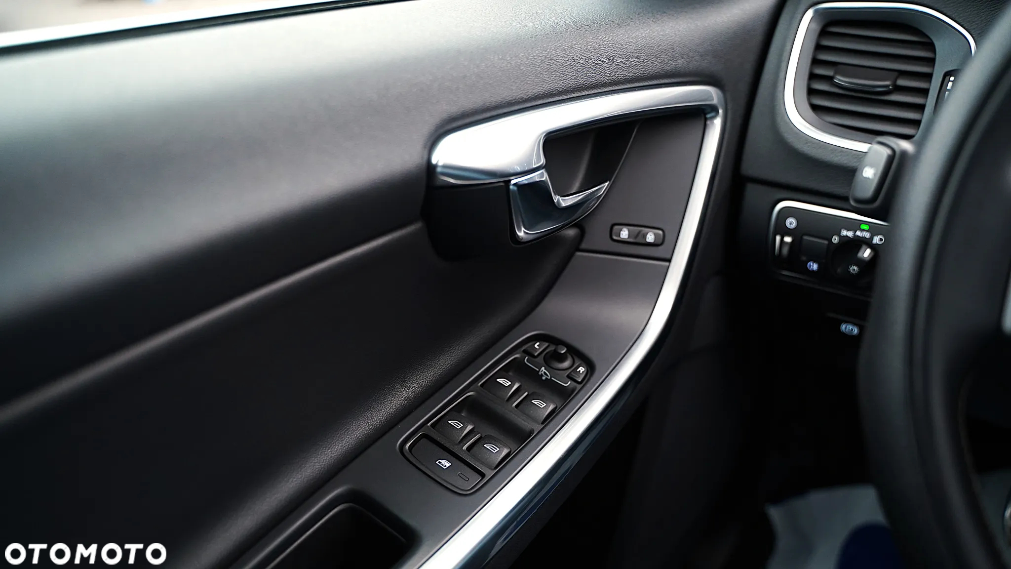 Volvo V60 D3 Drive-E R-Design Momentum - 40