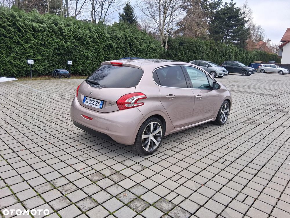Peugeot 208 e-HDi 92 Stop&Start Style - 11