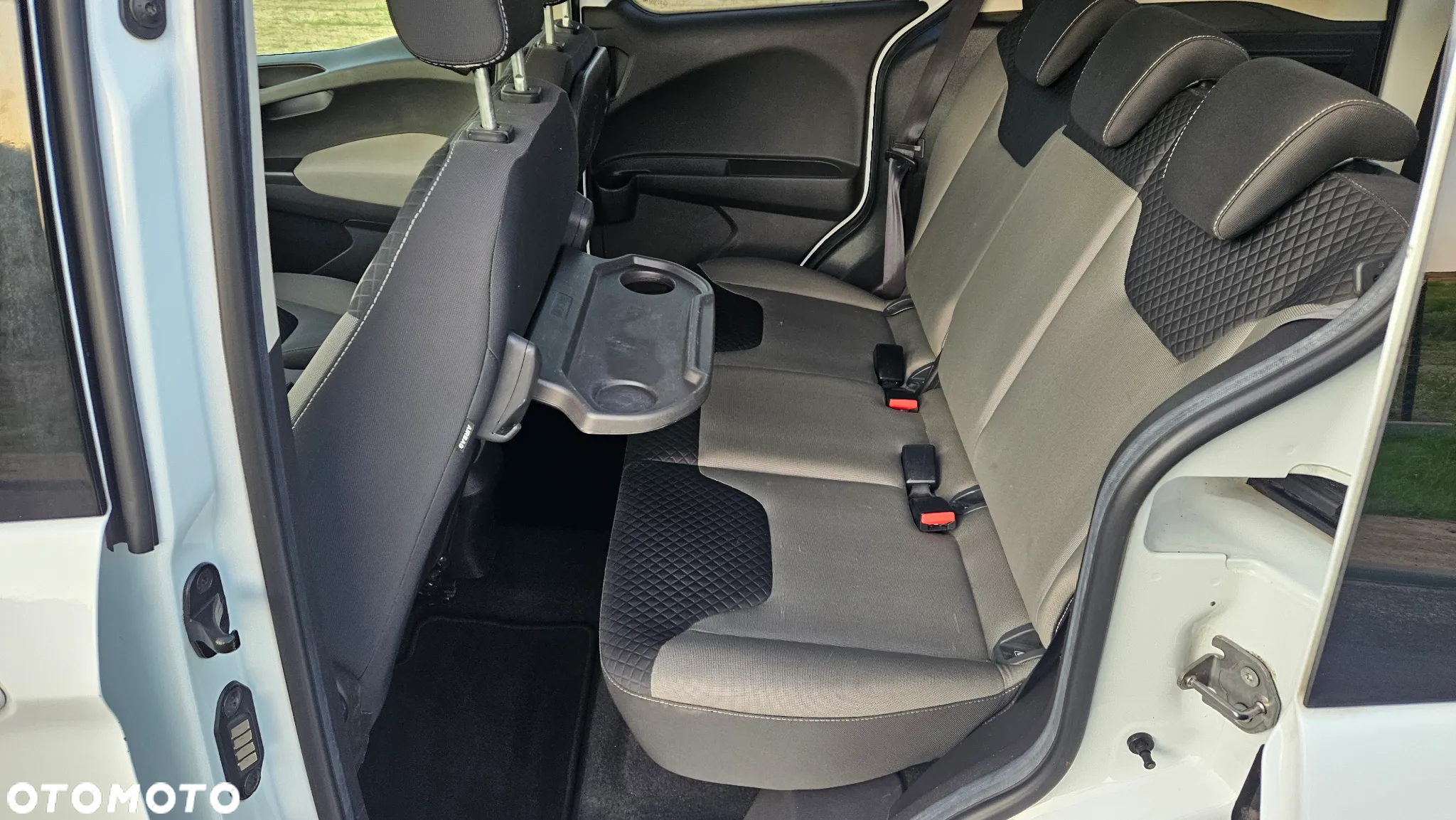 Ford Tourneo Courier 1.0 EcoBoost S&S Titanium - 11