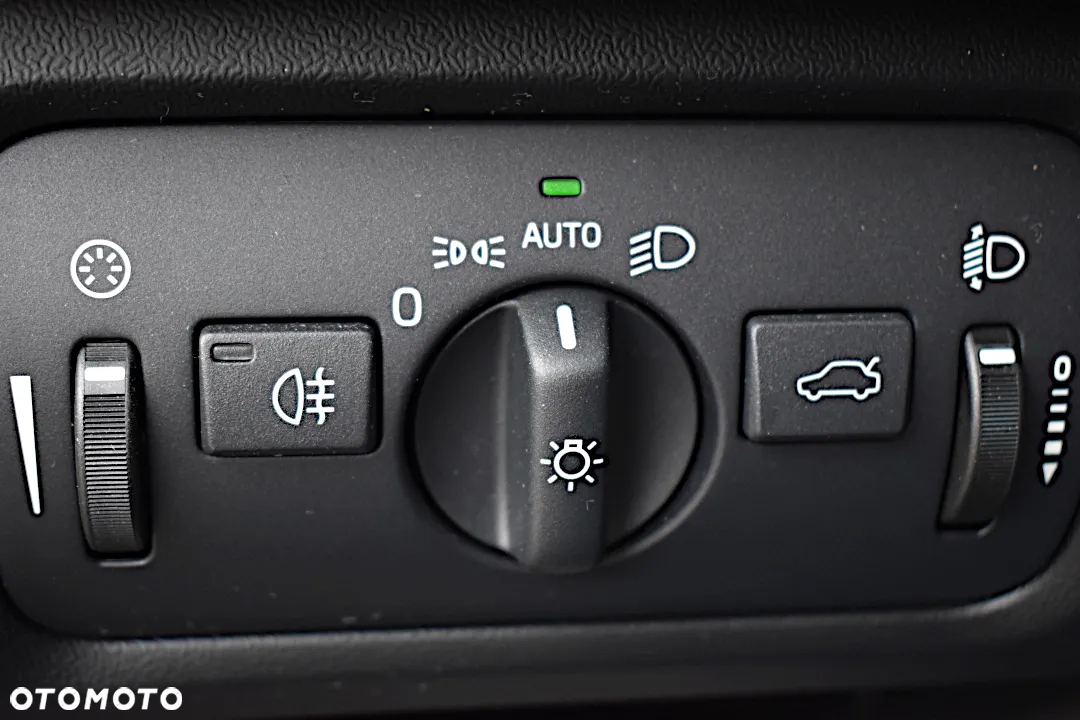 Volvo V40 D2 Momentum - 27