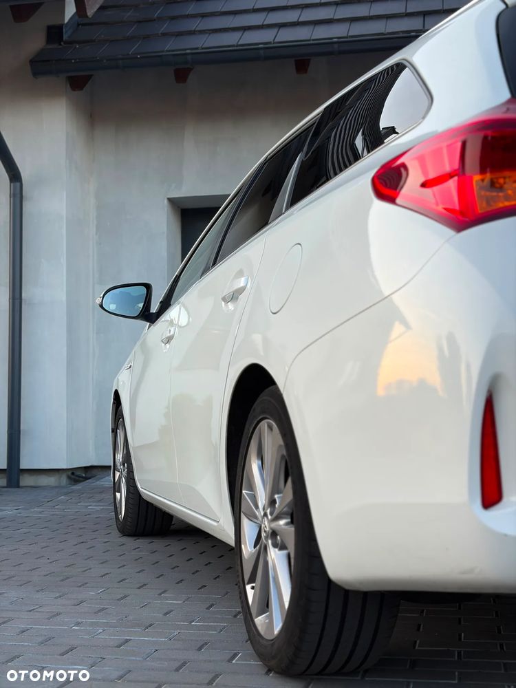 Toyota Auris 1.8 HSD Luna - 18
