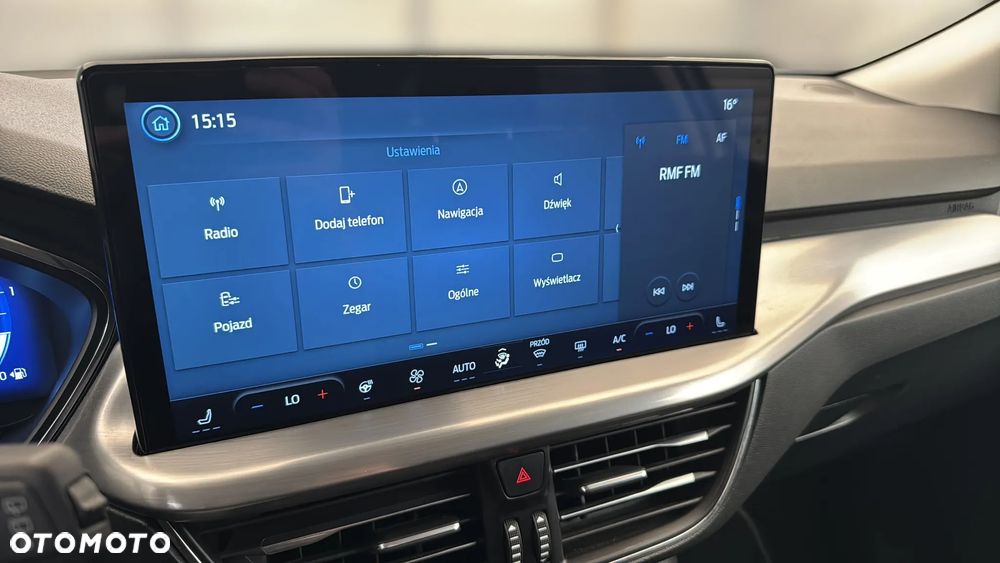 Ford Focus 1.0 EcoBoost Titanium X - 26