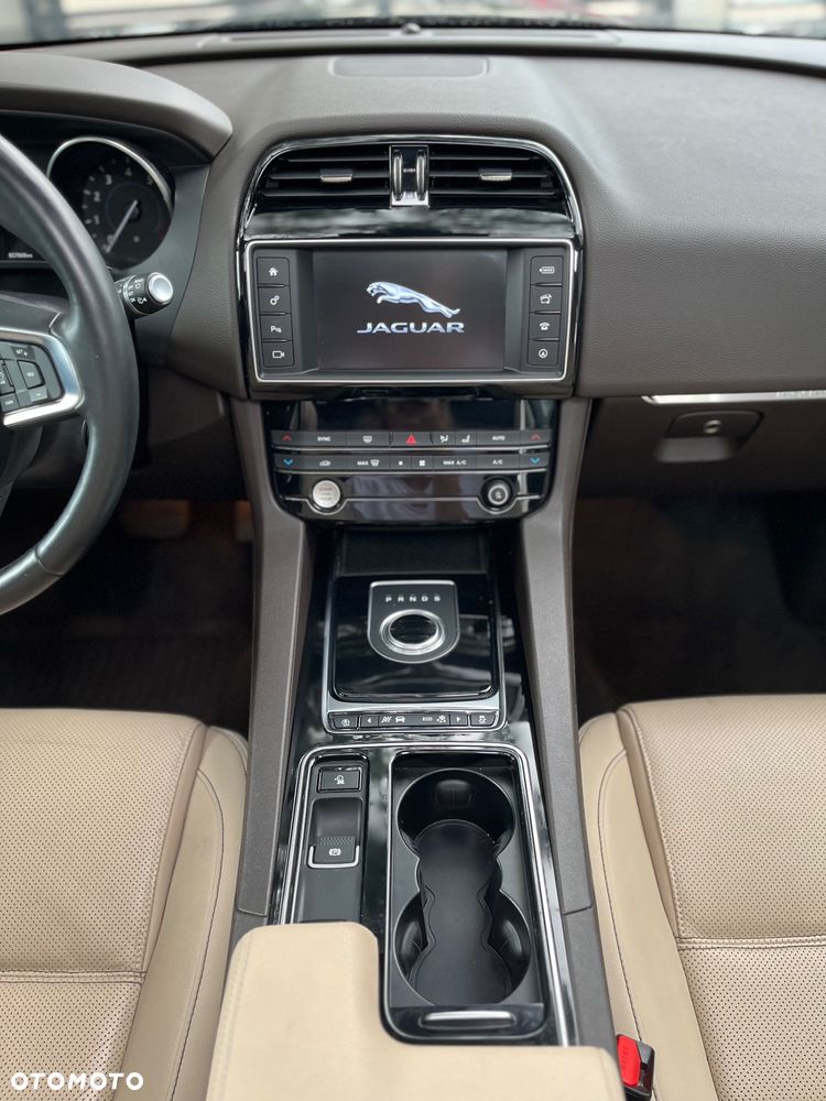Jaguar F-Pace 2.0 i4P AWD Prestige - 7