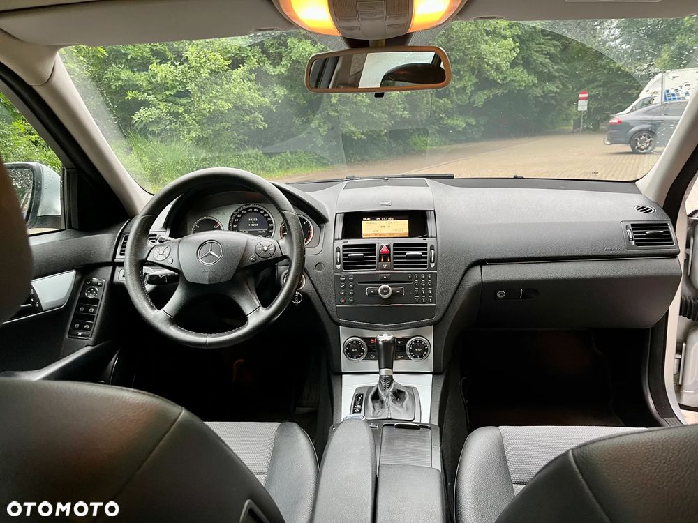 Mercedes-Benz C-Class 2008 photo 2