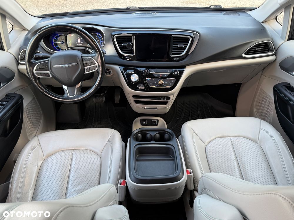 Chrysler Pacifica - 28