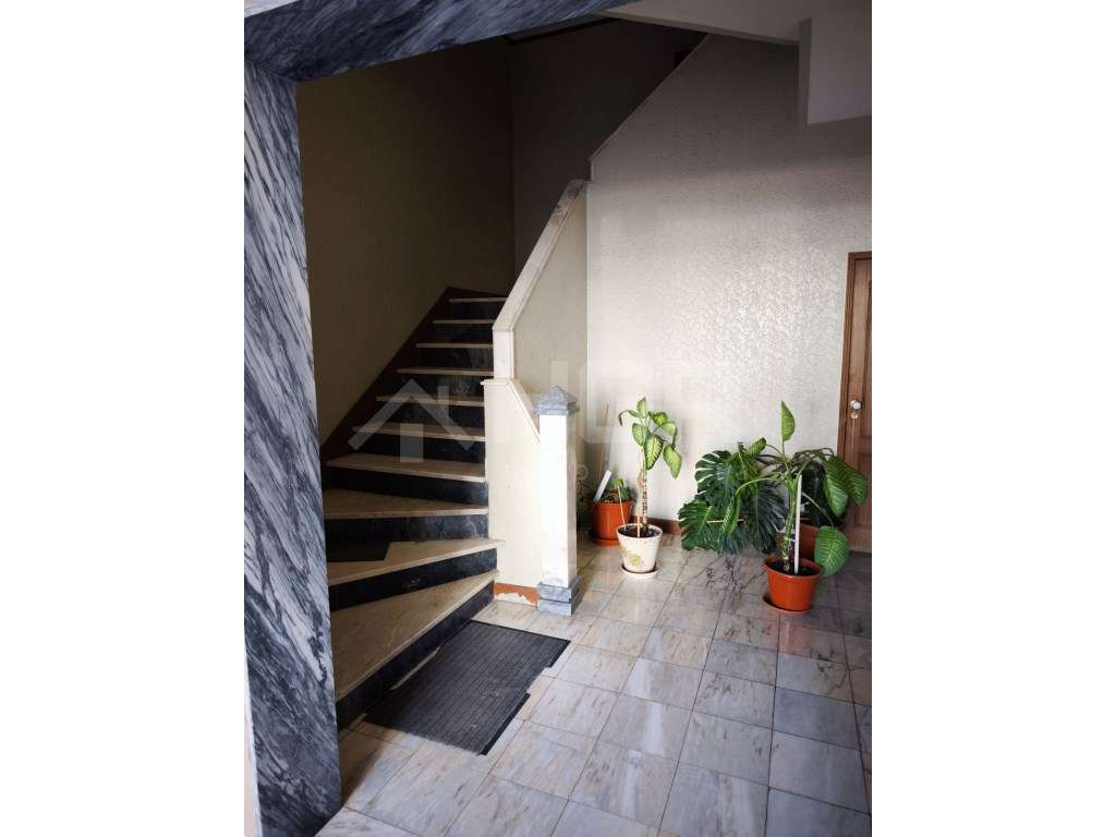 T4 | TOTALMENTE RENOVADO | BOAS ÁREAS | 2 CASAS DE BANHO | AMORA - ... - Grande imagem: 3/39