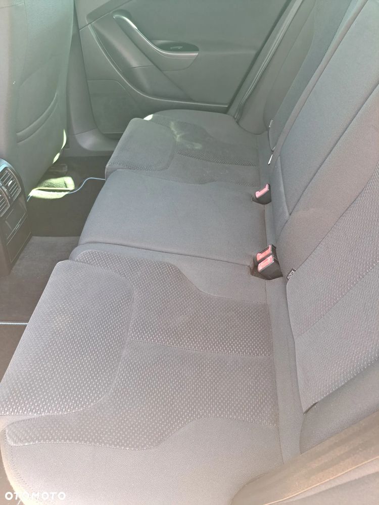 Volkswagen Passat 2.0 TDI Trendline - 6
