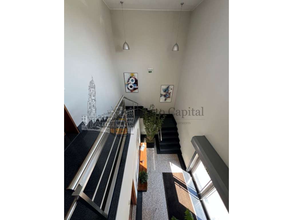 Escritório junto ao Aeroporto - Terraço Amplo e Excelentes Condições - Grande imagem: 4/20