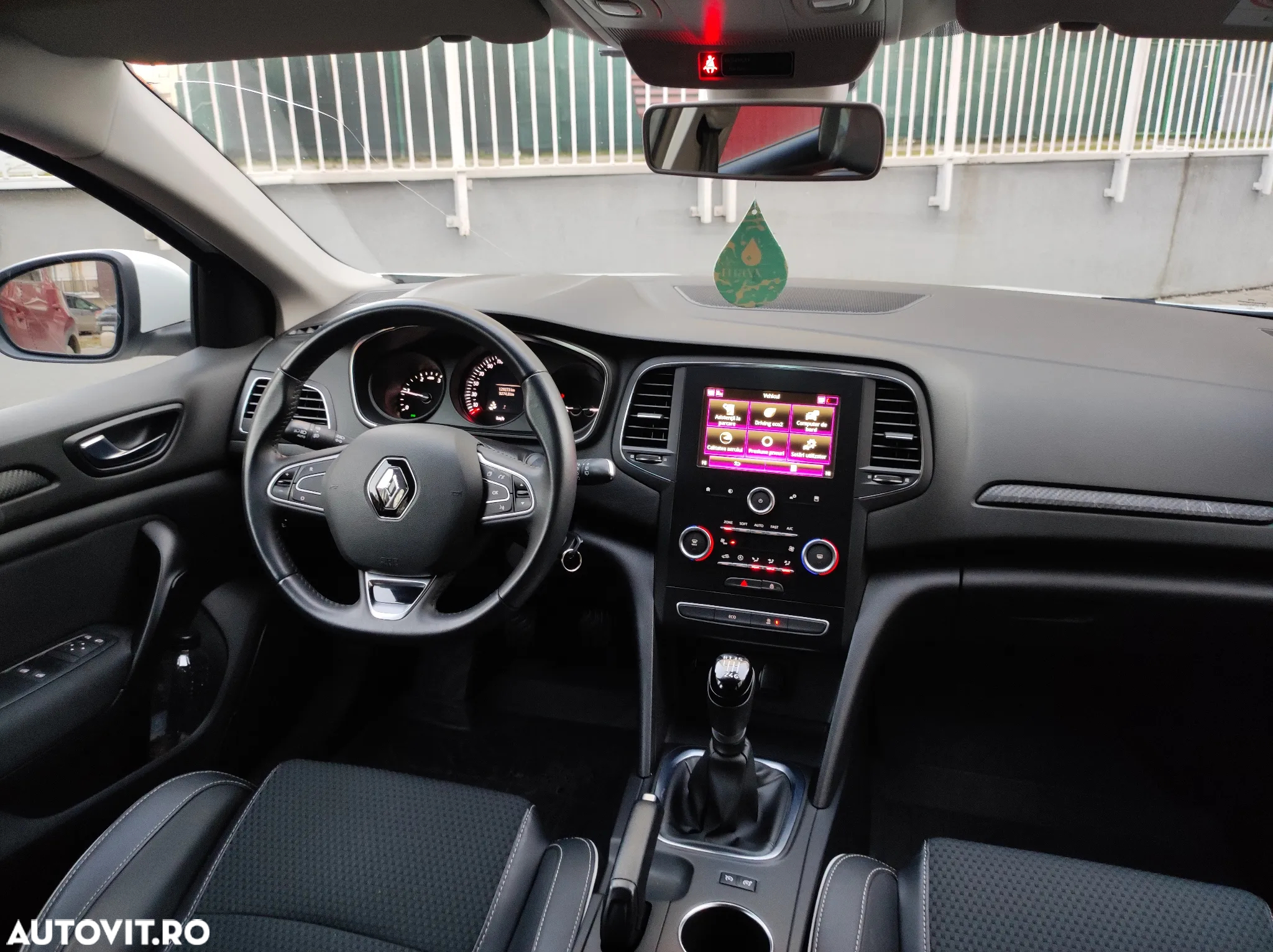 Renault Megane BLUE dCi 115 ZEN - 9
