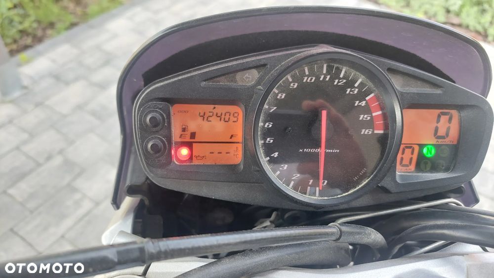 Suzuki GSR - 7