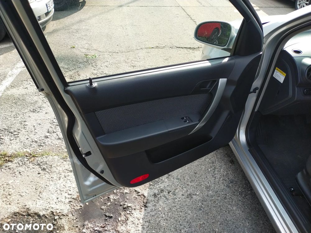 Chevrolet Aveo 1.4 16V LS - 8