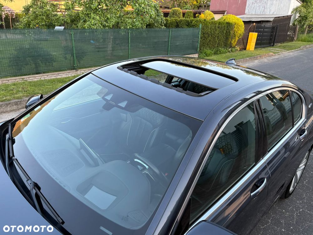 BMW Seria 7 740e iPerformance - 30