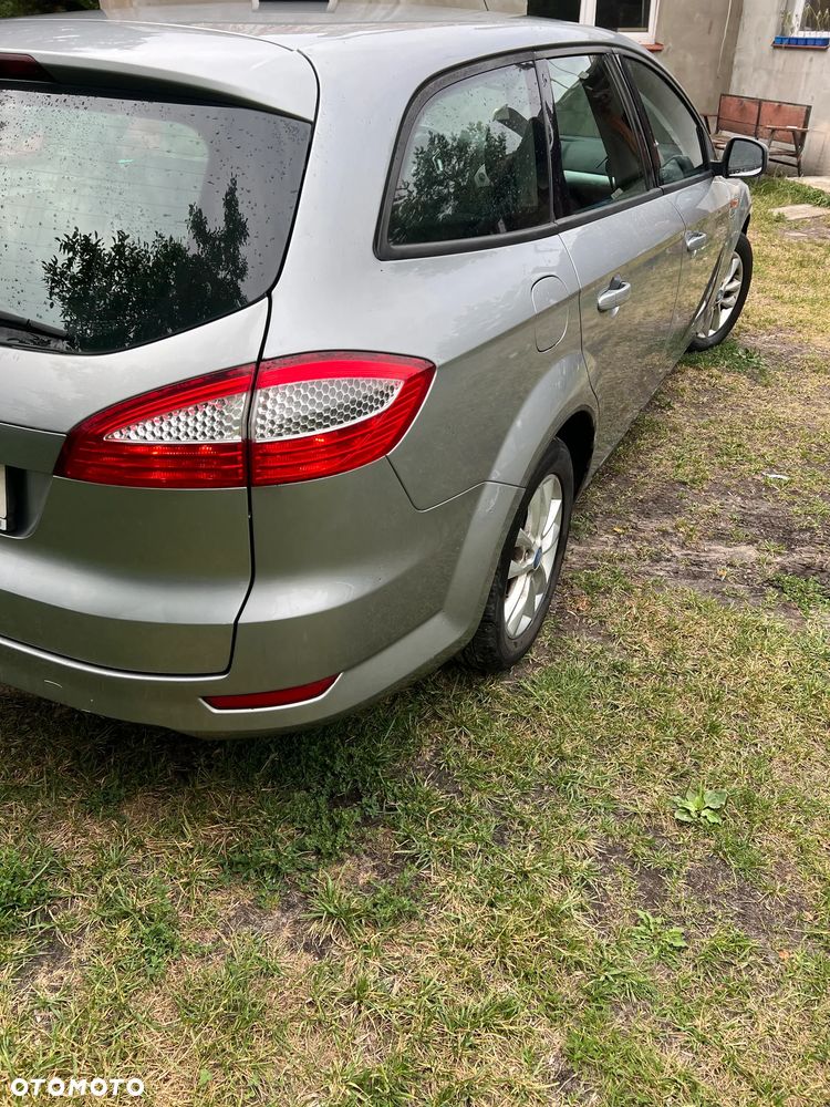 Ford Mondeo 2.5 Ghia - 12