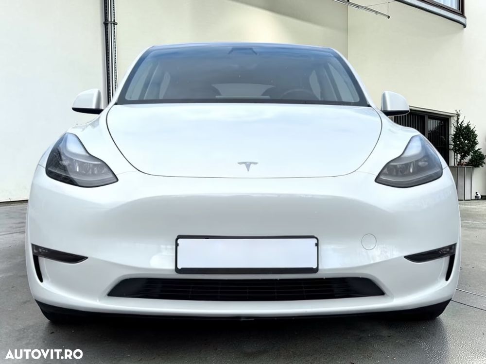 Tesla Model Y - 4
