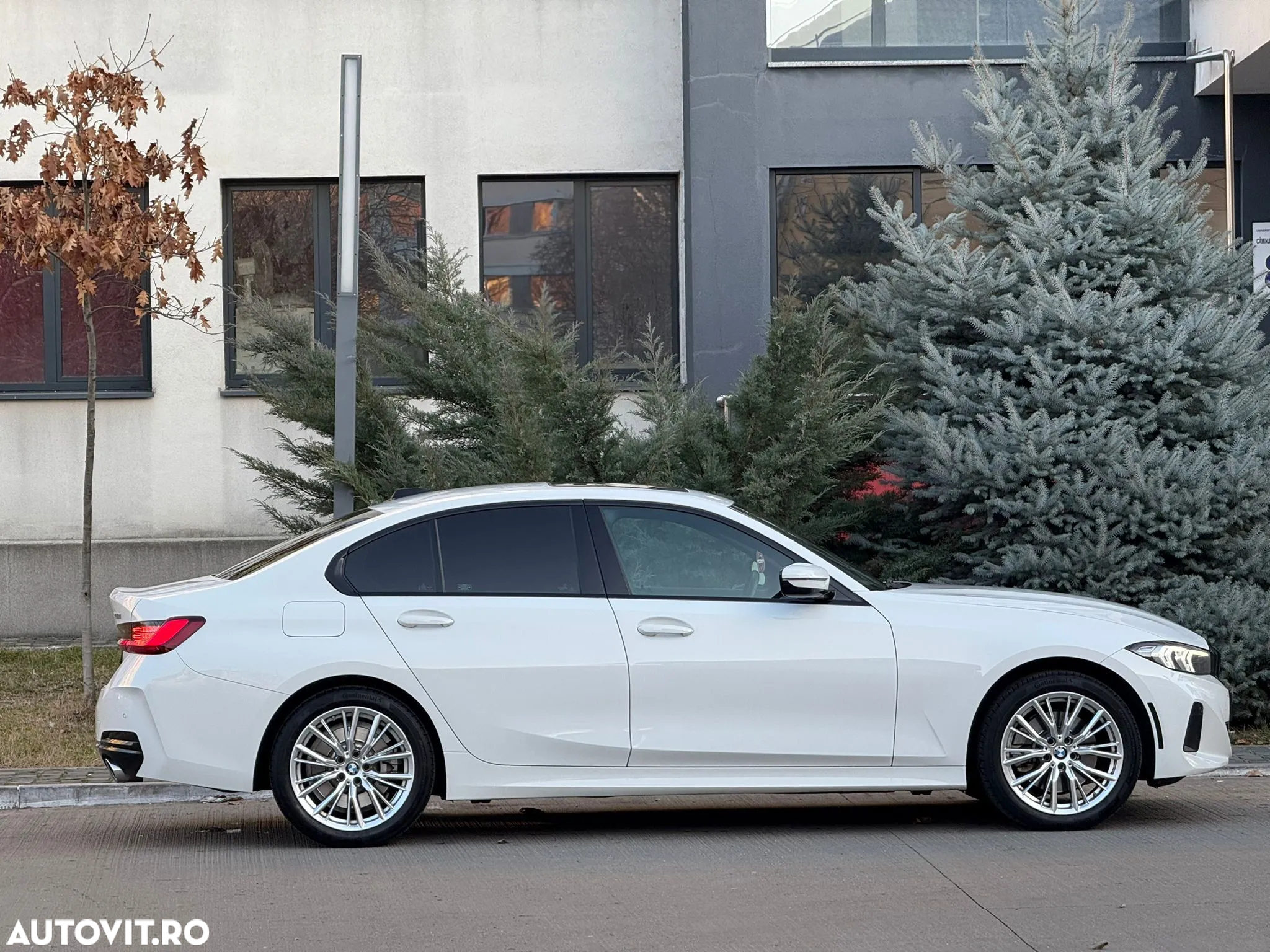 BMW Seria 3 330i xDrive AT - 4