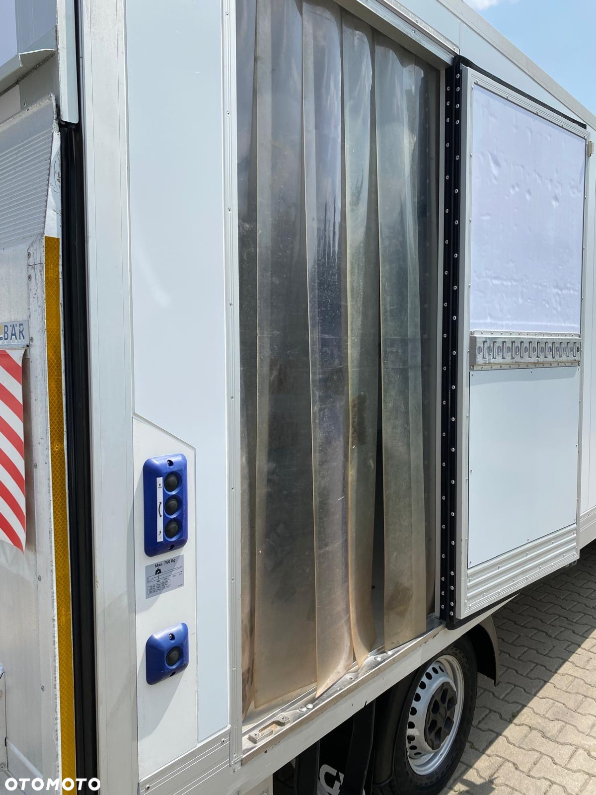 Iveco DAILY 35-160 HI-MATIC CHŁODNIA 8EP THERMO KING V300 MAX WINDA ZEPRO - 21