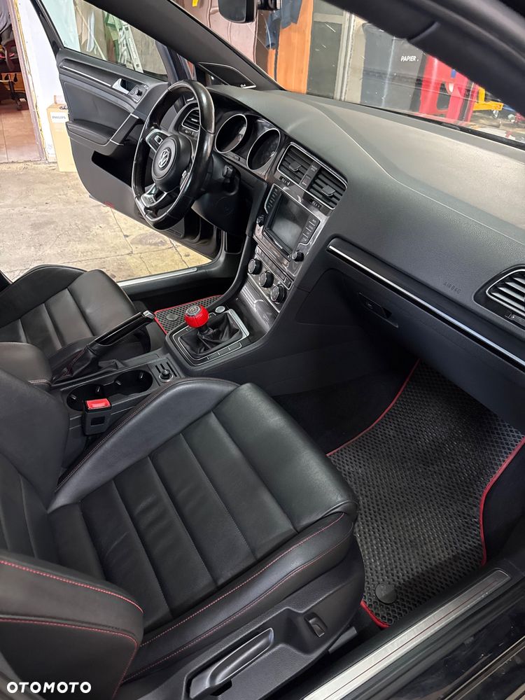 Volkswagen Golf - 11