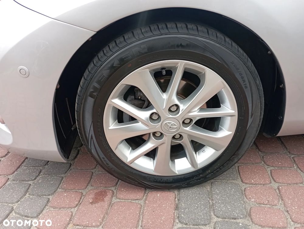 Toyota Auris 1.6 Dynamic - 22