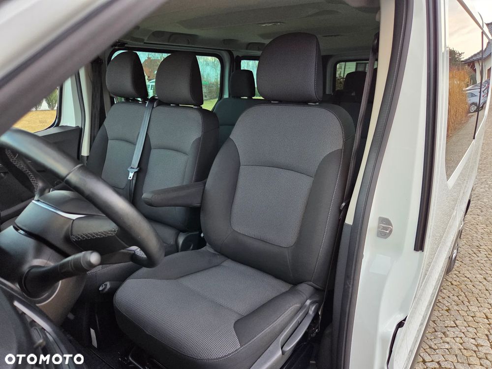 Renault Trafic 2.0 dCi - 11
