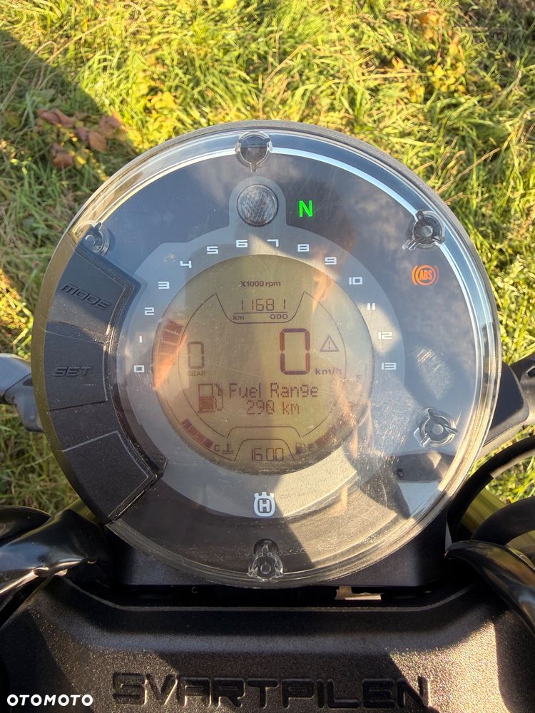 Husqvarna Svartpilen - 17