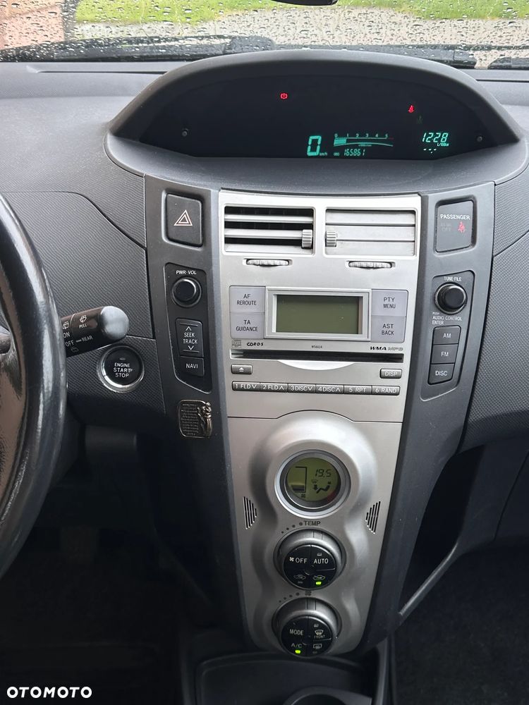 Toyota Yaris 1.4 D-4D Executive - 11