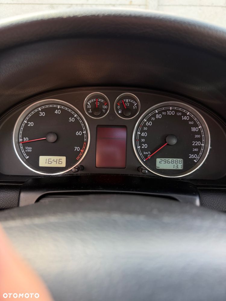 Volkswagen Passat 1.6 Basis - 5