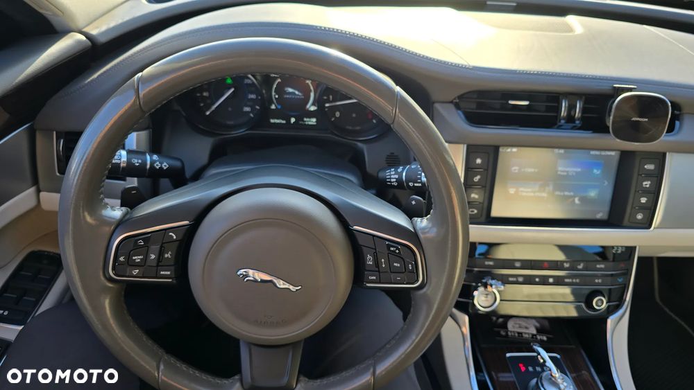 Jaguar XF 2.0 i4D Prestige - 10