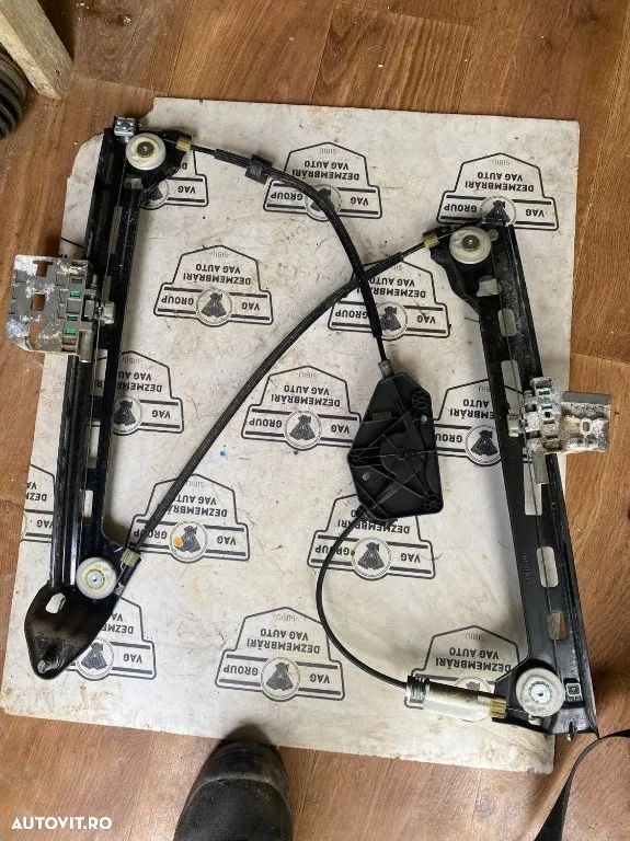 Macara geam usa dreapta fata VW Passat CC cod piesa : 3C8837462J - 1