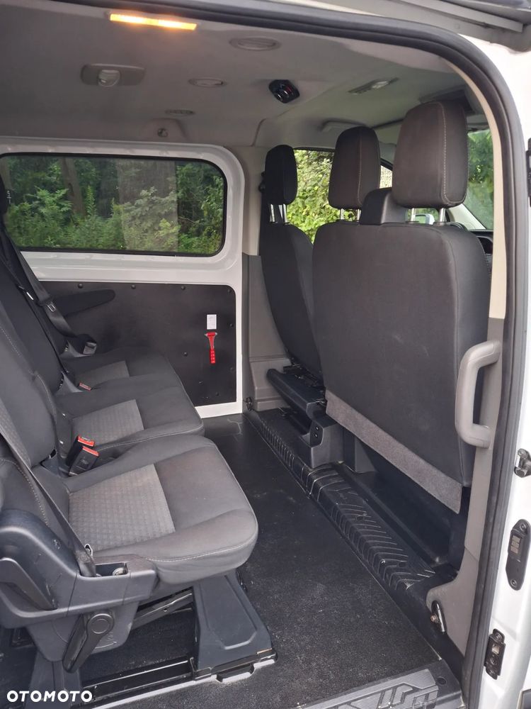 Ford Tourneo Custom - 12