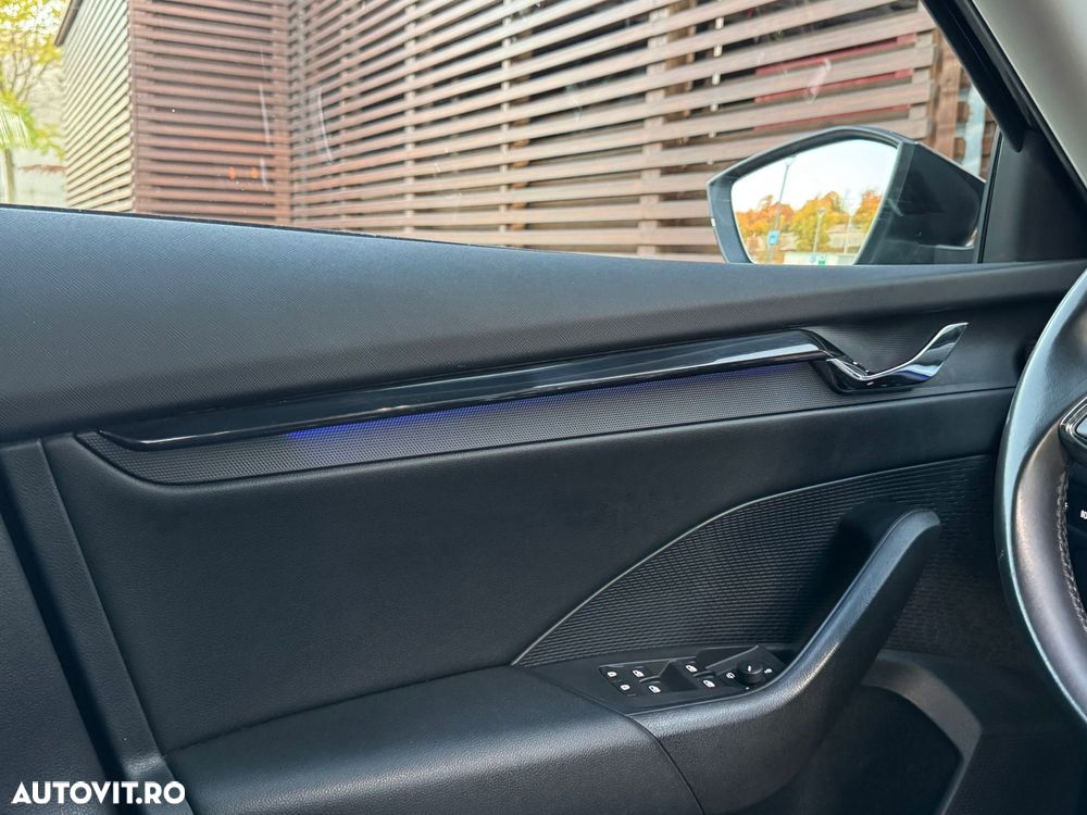 Skoda Octavia Combi 2.0 TDI Sportline - 39