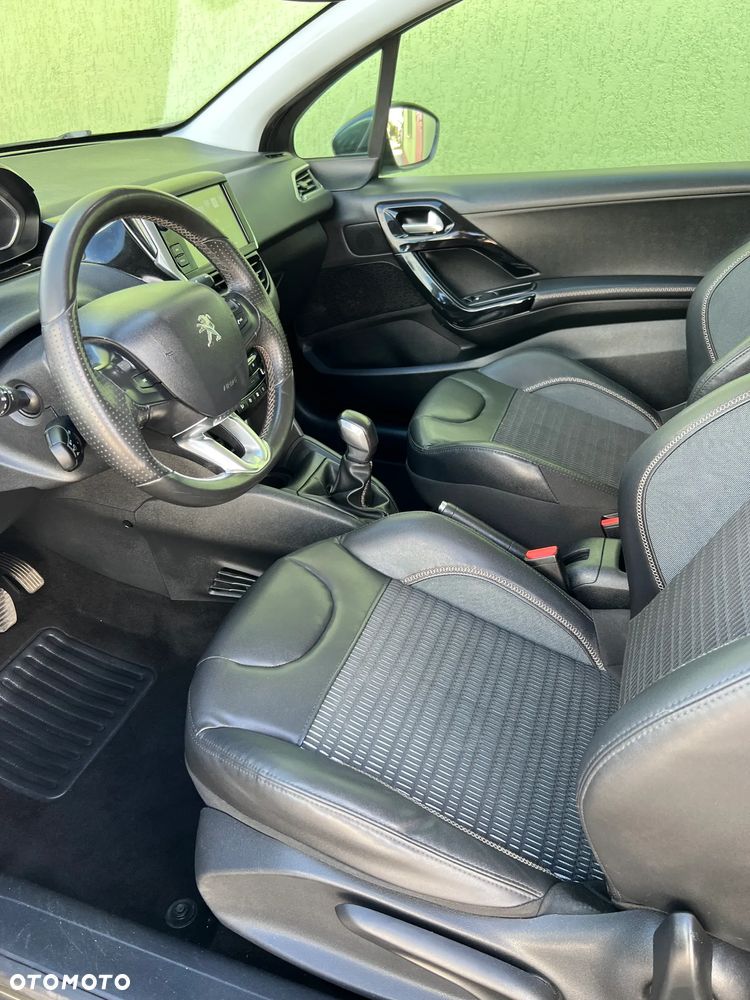 Peugeot 208 - 10